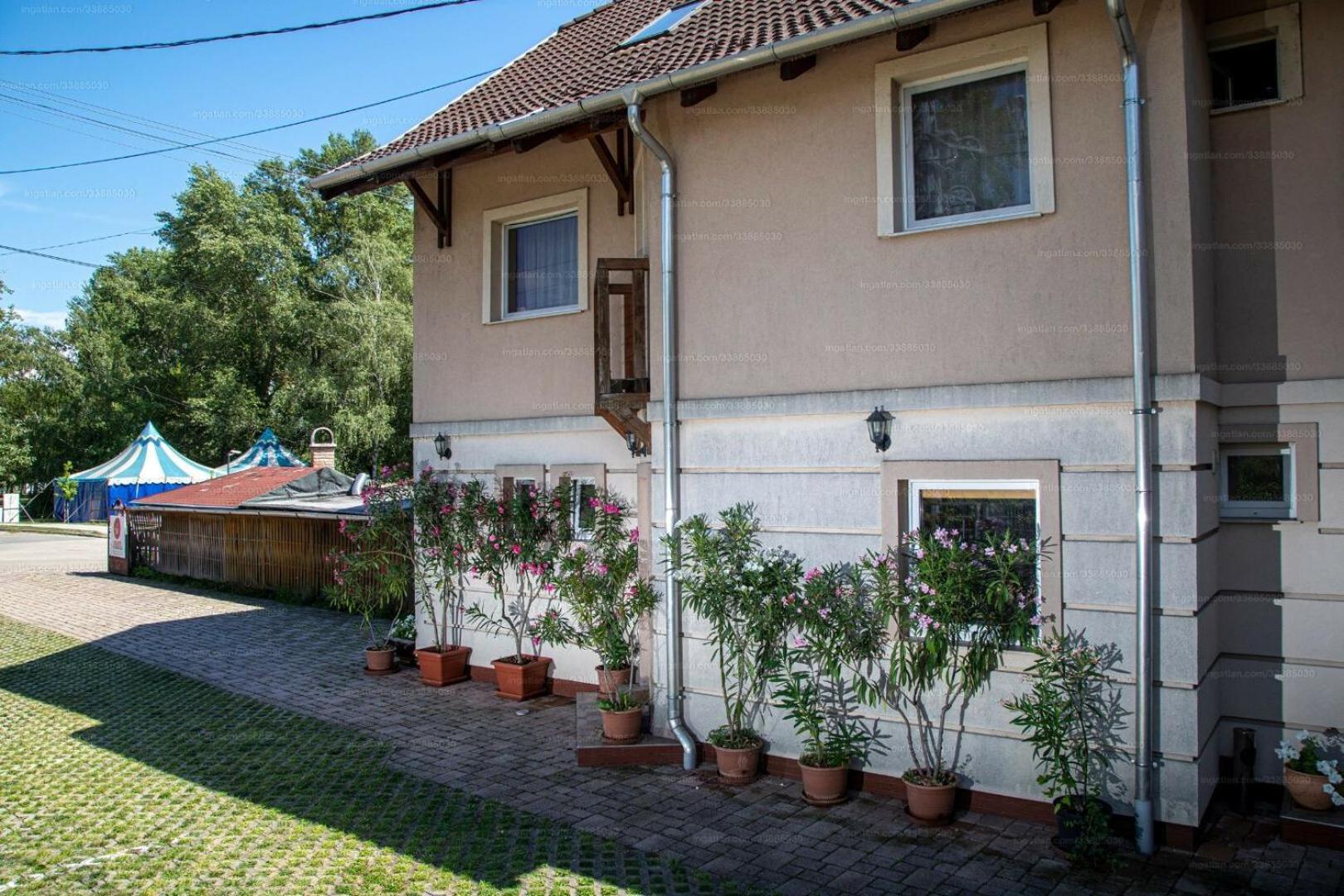 Sorompo Vendeghaz Hotel Balatonkenese Exterior foto