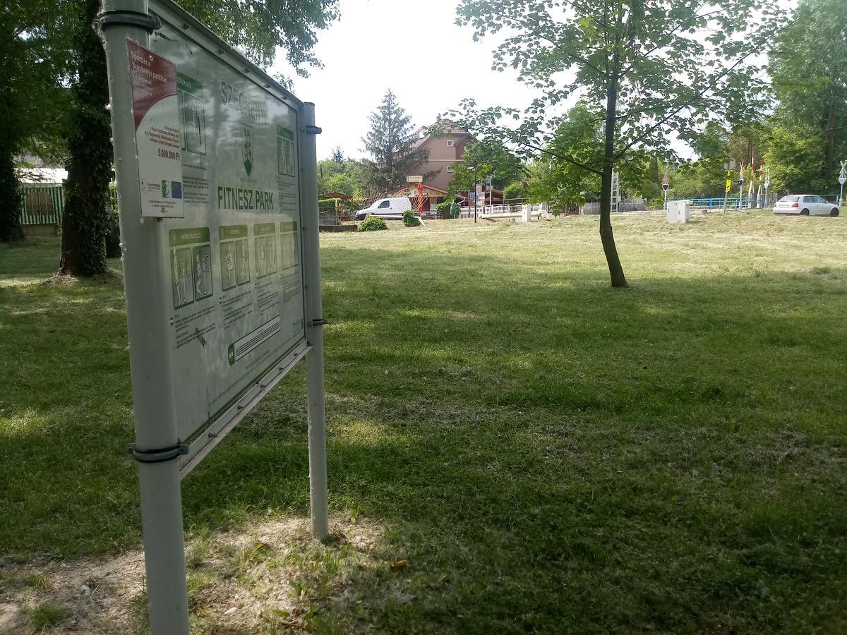 Sorompo Vendeghaz Hotel Balatonkenese Exterior foto