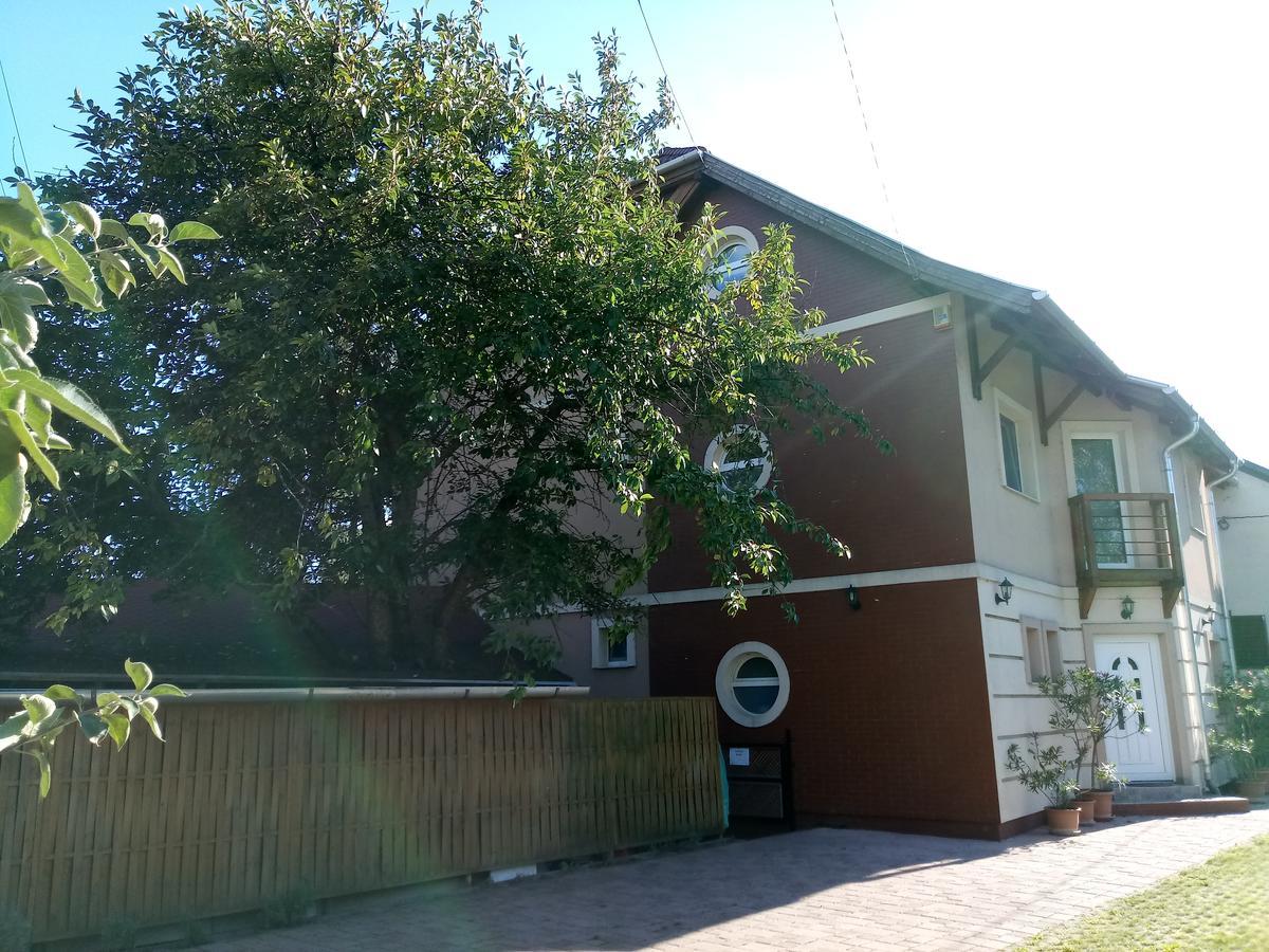 Sorompo Vendeghaz Hotel Balatonkenese Exterior foto