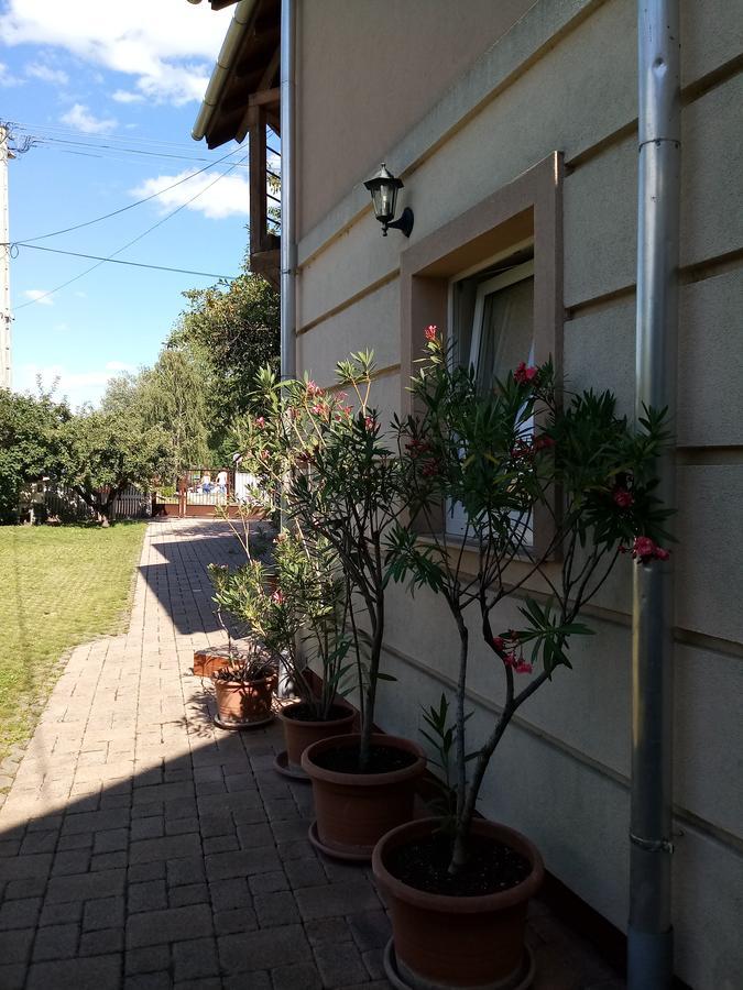 Sorompo Vendeghaz Hotel Balatonkenese Exterior foto