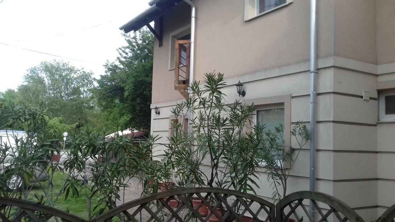 Sorompo Vendeghaz Hotel Balatonkenese Exterior foto