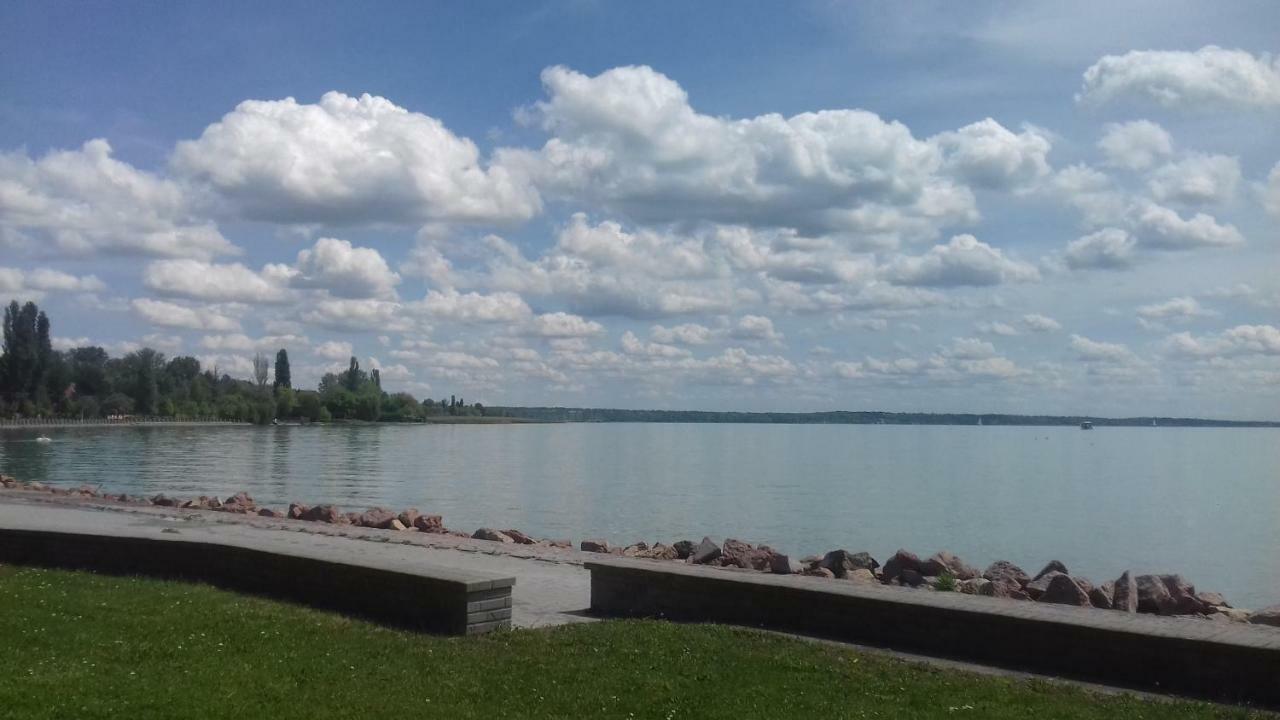 Sorompo Vendeghaz Hotel Balatonkenese Exterior foto