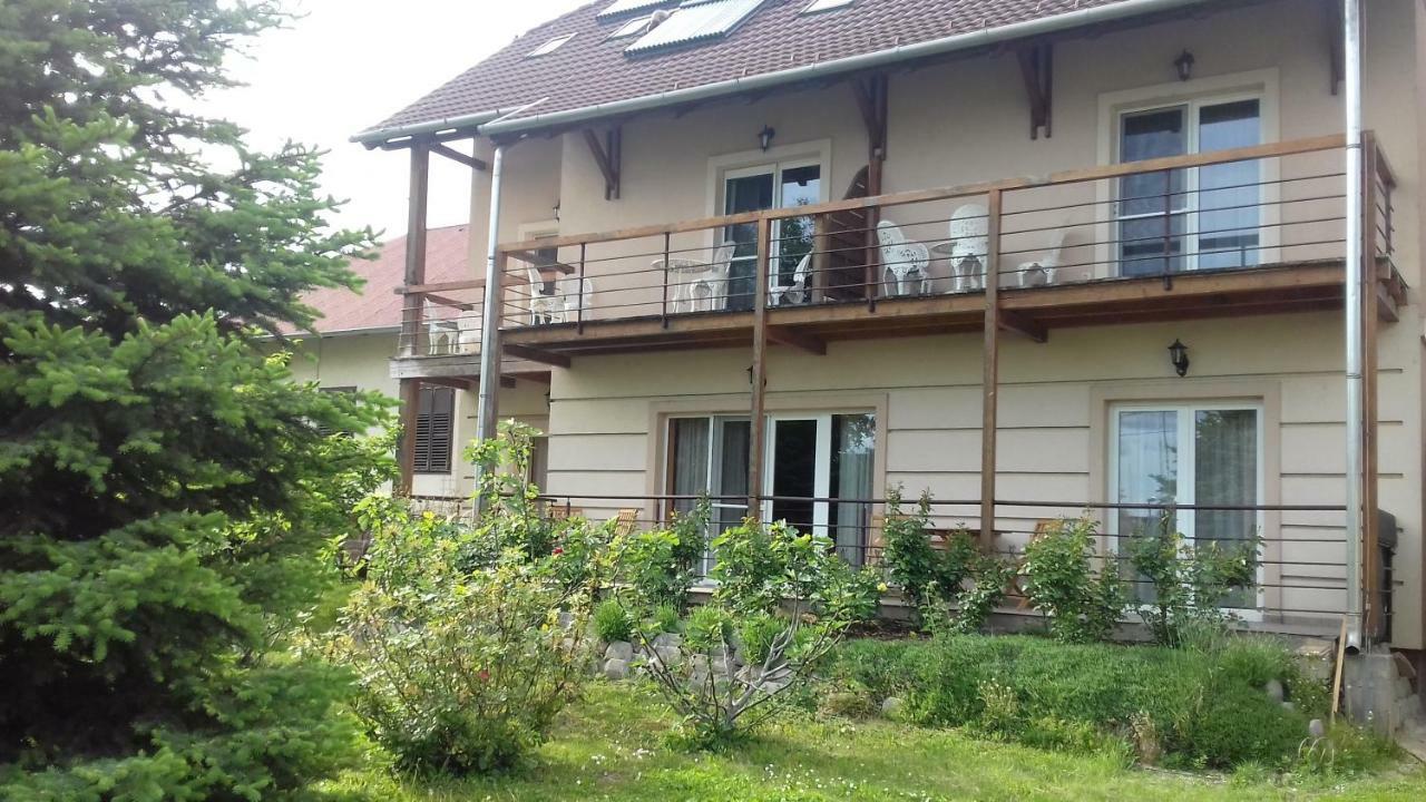 Sorompo Vendeghaz Hotel Balatonkenese Exterior foto