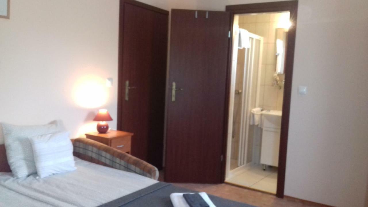 Sorompo Vendeghaz Hotel Balatonkenese Exterior foto